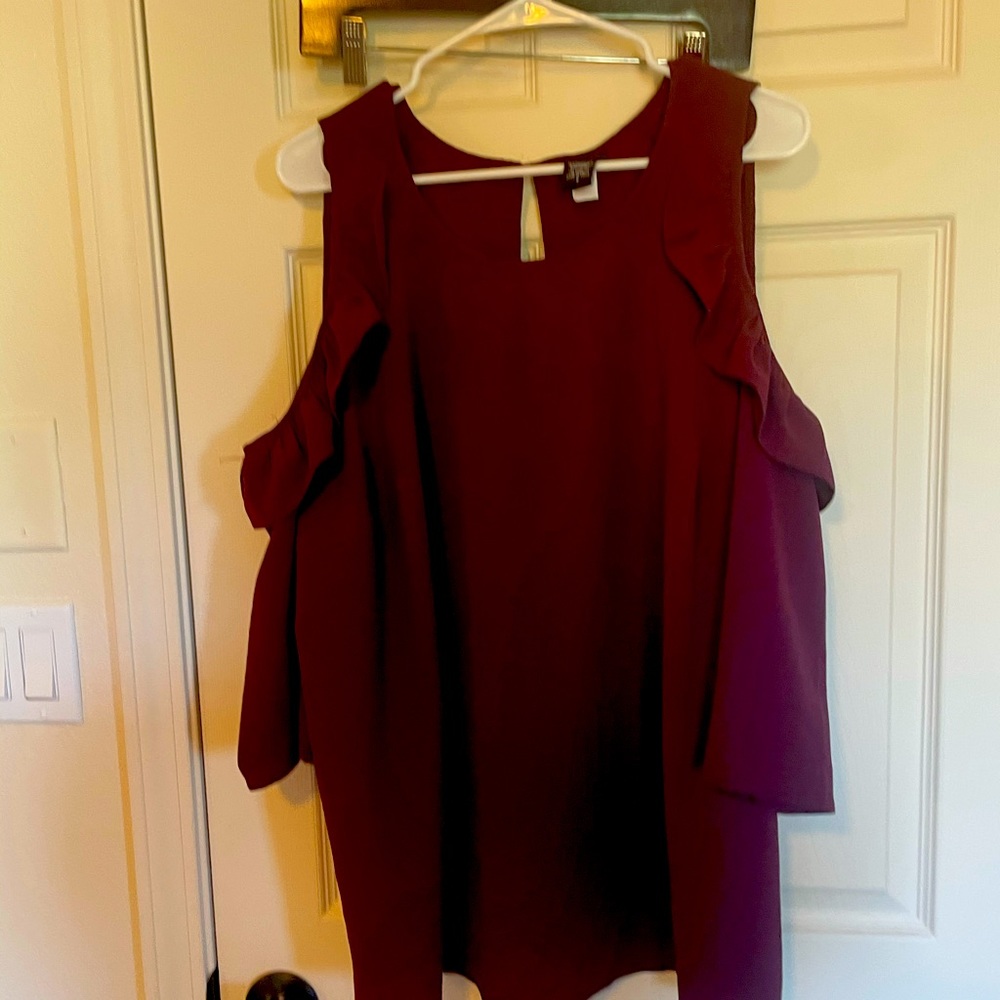 Cold shoulder plum top